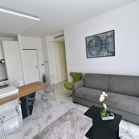 In Ziza, Rooftop Swimming Pool شقة أوباتيا