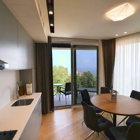 In Ziza, Rooftop Swimming Pool أوباتيا