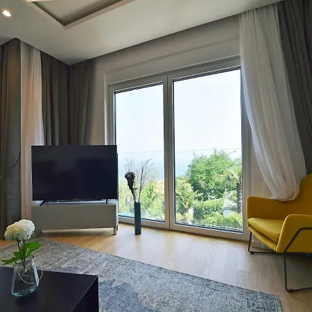 In Ziza, Rooftop Swimming Pool