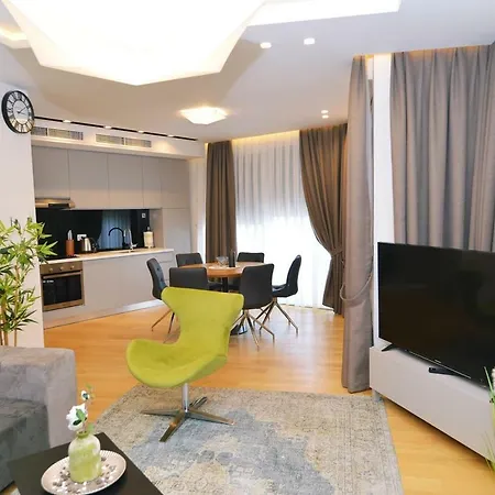 In Ziza, Rooftop Swimming Pool شقة *