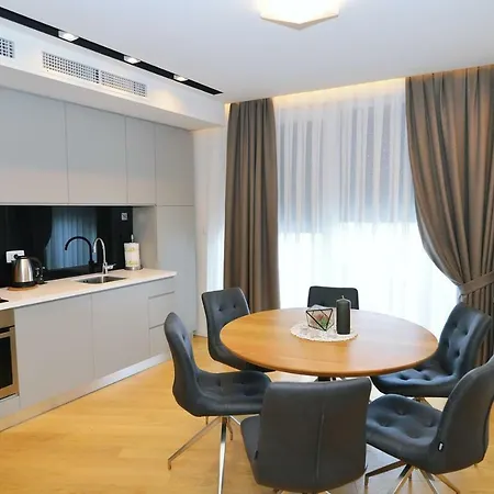 In Ziza, Rooftop Swimming Pool شقة