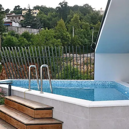 In Ziza, Rooftop Swimming Pool شقة