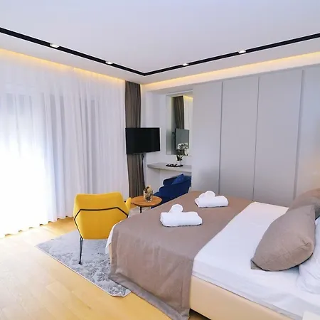 In Ziza, Rooftop Swimming Pool أوباتيا