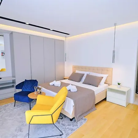 In Ziza, Rooftop Swimming Pool * أوباتيا