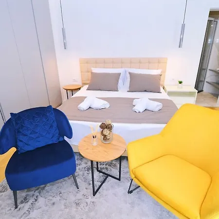 In Ziza, Rooftop Swimming Pool أوباتيا