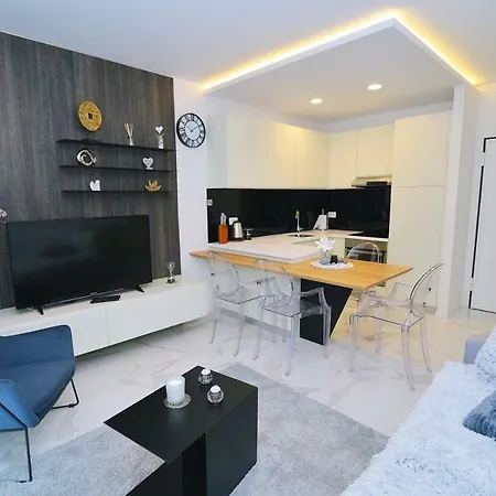 In Ziza, Rooftop Swimming Pool شقة *