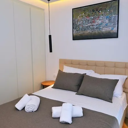 In Ziza, Rooftop Swimming Pool شقة *