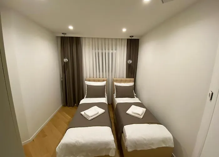 In Ziza, Rooftop Swimming Pool アパート